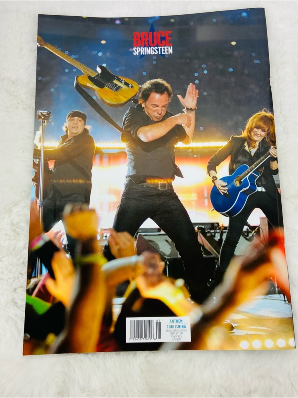Bruce Springsteen 'In Focus' 100% unofficial Photo Book magazine black & red - Picture 5 of 10